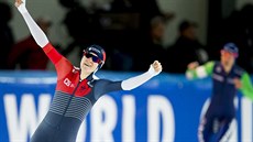 POPRVÉ. Martina Sáblíková se ve Stavangeru raduje z premiérového vít�zství na...