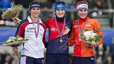 NA PÓDIU. Martina Sáblíková, vít�zka stavangerské patnáctistovky, se zlatou...