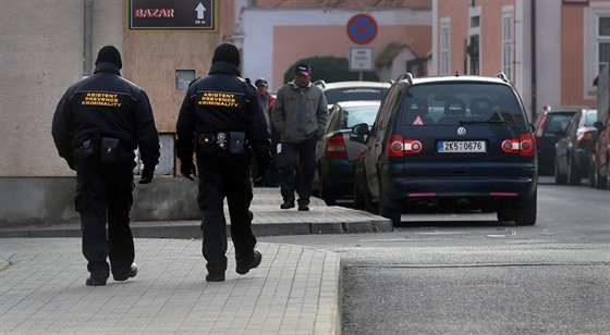 Asistenti prevence kriminality v sokolovských ulicích.