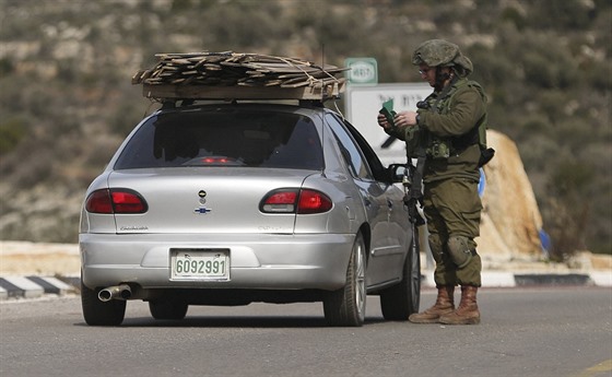 Izraelská armáda omezila vjezd a výjezd z palestinského msta Ramalláh (1....