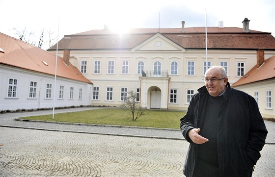 Podnikatel Richard Horký (na snímku) koupil dukovanský zámek před pěti lety. Opravil ho, otevřel veřejnosti a nyní ho z osobních důvodů prodává. Snímek je z roku 2016 z období během rekonstrukce.