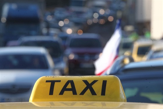 Za Jizdu Prahou Uctoval Taxikar Cizince Dvanact Tisic Straznici
