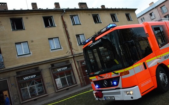 Následky poáru v byt v dvoupodlaním dom v Dlnické ulici v Ostrav-Porub.