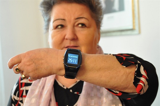 SOS hodinky mohou seniorm pomoci pi zdravotních potíích i pi pepadení.