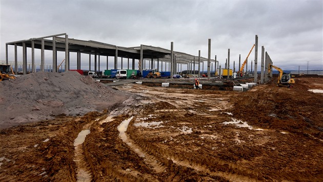 Zaala stavba nového distribuního centra v chebské prmyslové zón, kde bude...