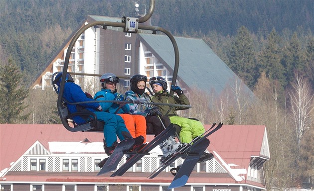 Lyžování v Krkonoších skončí do konce týdne. Z Harrachova popsali, jaká byla sezona