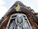 Julian Assange se od roku 2012 skrýval na ekvádorské ambasád v Londýn (4....
