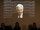 Julian Assange hovoil s novinái prostednictvím telemostu z ekvádorské...