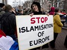 Demonstrace odprc islámu v Amsterdamu (6. února 2016)