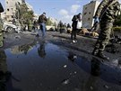 Následky sebevraedného atentátu ped dstojnickým klubem v Damaku (9. února...