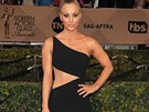 Hereka Kaley Cuoco na pedávání SAG Awards zvolila aty od designérky Romony...