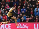 Alexis Sánchez pi prvním píleitosti Arsenalu v zápase pestelil branku...
