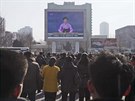 Lidé v severokorejské metropoli reagují na vyputní rakety dlouhého doletu (7....