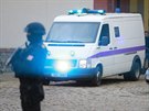 Policejní dodávka s Alí Fajádem opoutí vznici v Praze na Pankráci. (4. února...