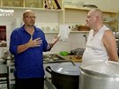Zdenk Pohlreich a kucha Milan si vyjasují, o em by kuchyn v motorestu mla...