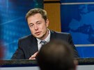 Elon Musk odpovídá na otázky noviná na tiskové konferenci trnáct dn ped...