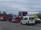 V Praze 10 naboural autobus MHD do sloupu (9.2.2016).
