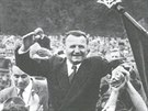 Klement Gottwald jako oblíbený předseda československé vlády v roce 1946 (z...