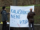 Demonstranti si na akci na podporu premira Bohuslava Sobotky pinesli...