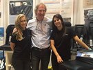 Vynálezce britské autosedaky Multimac Kevin Macliver s dcerami, které v...