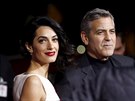 George Clooney a jeho manelka Amal (Los Angeles, 1. února 2016)