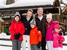 Belgická královna Mathilde a král Philippe s dtmi na tradiní rodinné dovolené...