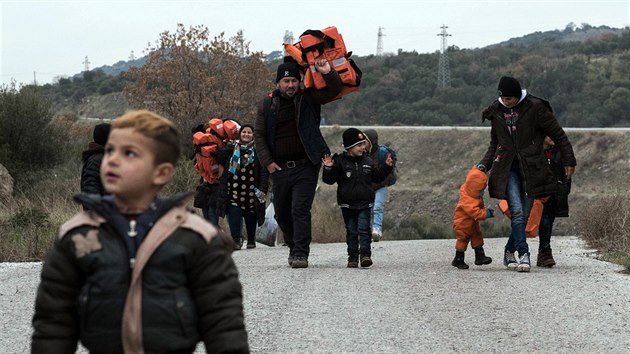 Uprchlci na eckm ostrov Lesbos (30. ledna 2016)