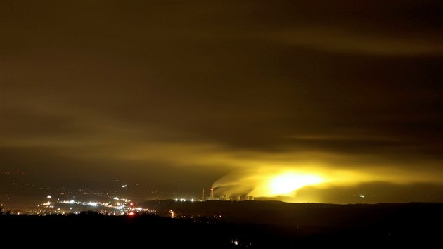 Noční světlo ze skleníků dokonce už vyděsilo obyvatele Frýdlantska. Volali na krizový štáb. Báli se, že hoří elektrárna Turów.