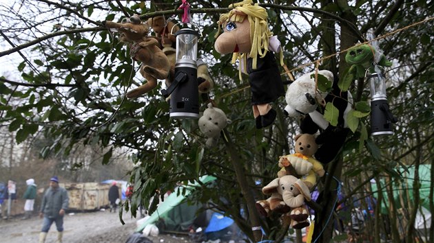 V uprchlick�m t�bo�e v Dunkerque �ije asi 2500 lid� (leden 2016)