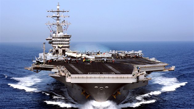 Americká letadlová loď USS Dwight D. Eisenhower