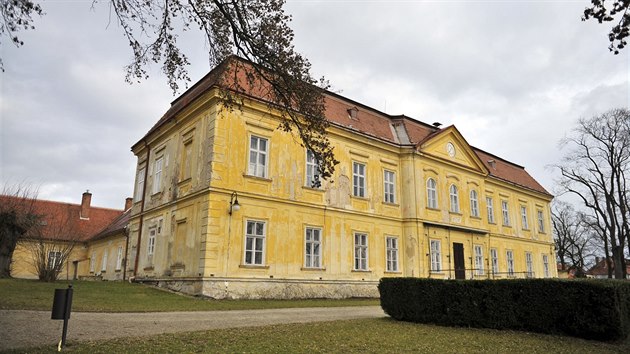 Novým majitelem zámku v Dukovanech se stal třebíčský podnikatel Richard Horký. Postupně z něho buduje chloubu obce.