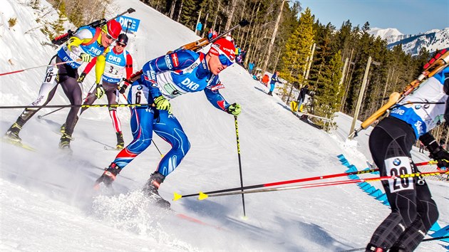 Michal Krm v divokm sjezdu v zvodu smench dvojic v Canmore.