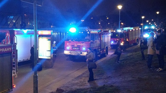 Evakuace Hlavnho ndra v Praze z dvodu anonymnho oznmen bomby. (5. 2. 2016)
