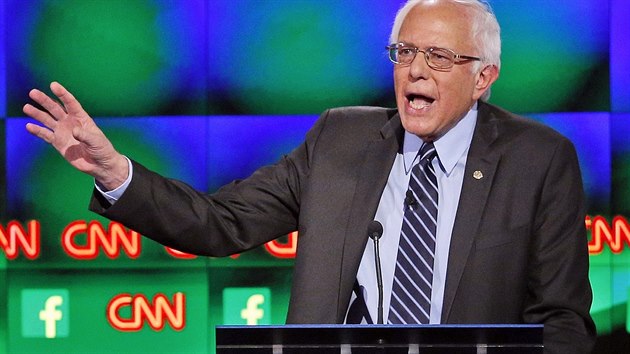 Bernie Sanders bhem debaty CNN (14. jna 2015).