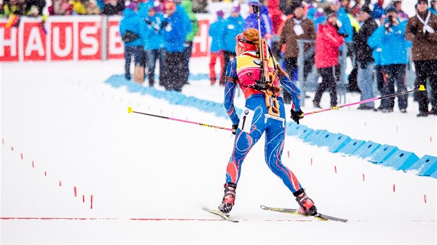 POZADU DO CLE. Gabriela Soukalov zvolila netradin ukonen zvodu s hromadnm startem v Canmore.