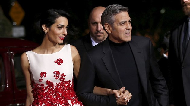George Clooney a jeho manželka Amal na premiéře filmu Ave Caesar! (Los Angeles, 1. února 2016)