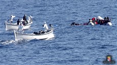 Záchranná operace italského námořnictva ve Středozemním moři (28. ledna 2016)