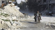 Syrtí povstalci v Aleppu (30. ledna 2016)