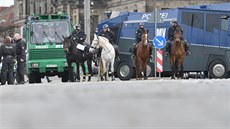 Policejní manévry v Dráanech (6. února 2016)