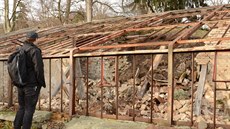 Zámecký skleník ve Vali piel o ást zdi. (5. února 2016)