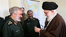 Nejvy��í velitel námo�ních sil Íránských revolu�ních gard Sardar Fadáví p�ebírá...