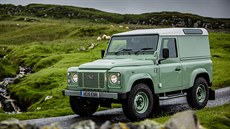 Slavnostní jízda model Land Rover po ostrov Islay ve Skotsku, kde jméno této...
