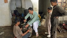Slepý mechanik Asif Patel je hvzdou Pákistánu.
