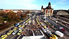 Taxikái protestují na praské magistrále proti vedení radnice, maximální...