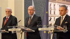 Premiér Bohuslav Sobotka, éf odborové centrály MKOS Josef Stedula a...