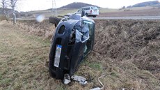 Snímek z nehody Mitsubishi Carisma mezi obcemi Dlouhomilov a Brní�ko na...