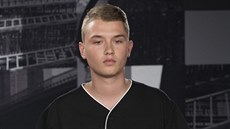 Rafferty Law na své první p�ehlídce pro zna�ku DKNY (2014)