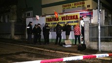 Pepadení obchodu s potravinami v praské ulici Révová (1.2.2016).