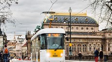 Tramvaj přezdívaná „Evička“ vozí cestující v rámci zkušebního provozu...
