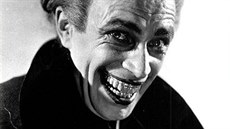 Nmecký herec Conrad Veidt v masce z nmého filmu Mu, který se smje (1928)